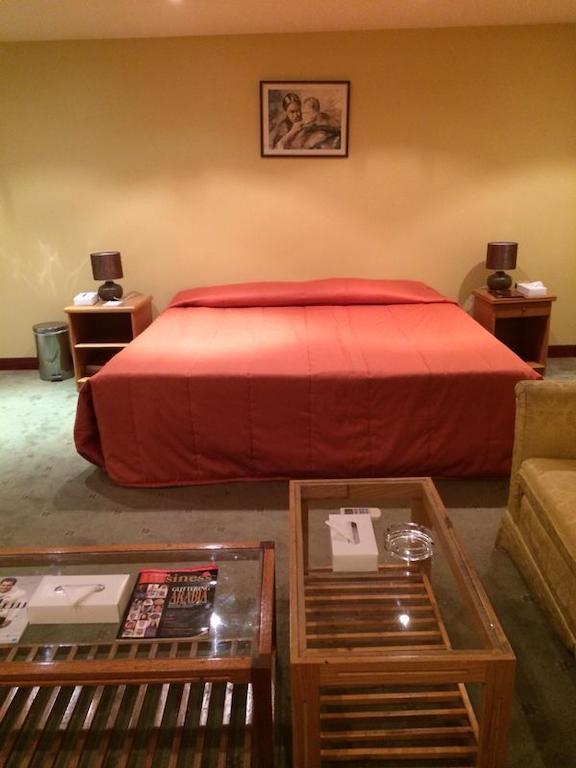 City Center Hotel Manama Bilik gambar