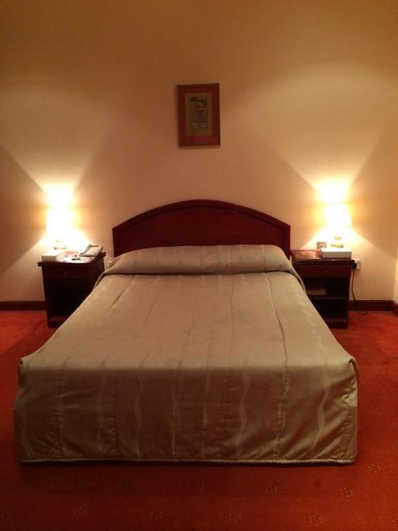 City Center Hotel Manama Bilik gambar